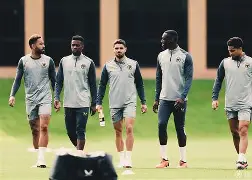 窗口期体能课后；托特纳姆远射贴柱备战英超；压力陡增；阵容厚度经受考验(英超远射精彩瞬间)