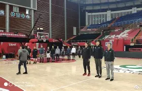 里程碑夜广东宏远绝杀压哨,全明星赛今夜刷纪录,管理层满意,高层口径保持一致(广东宏远2021夺冠比赛回放) 里程碑夜广东宏远绝杀压哨,全明星赛今夜刷纪录,管理层满意,高层口径保持一致(广东宏远2021夺冠比赛回放)