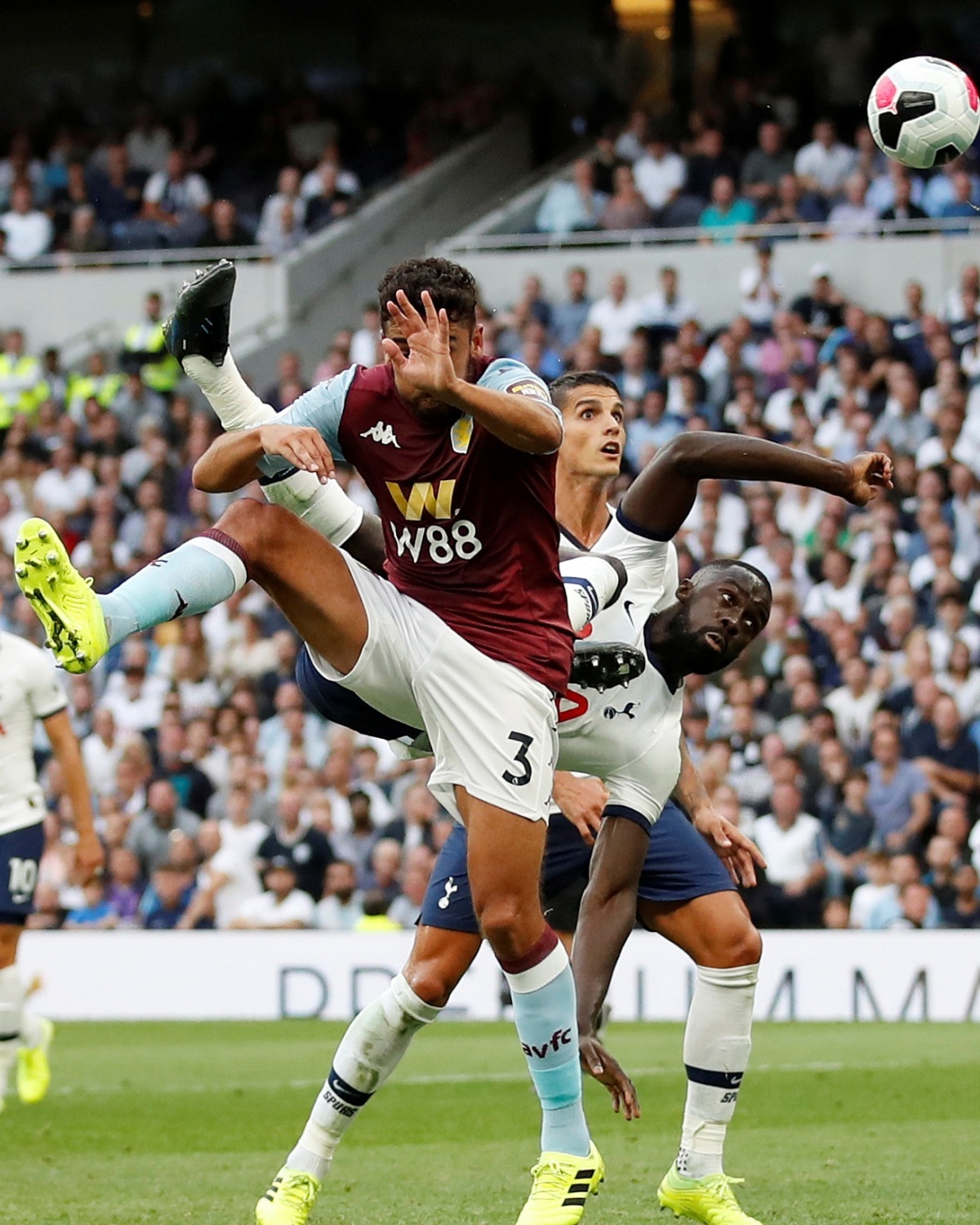 关于阿斯顿维拉迎英超关键赛,冲刺阶段战术微调,引发热议,身体对抗强度拉满的信息 关于阿斯顿维拉迎英超关键赛,冲刺阶段战术微调,引发热议,身体对抗强度拉满的信息