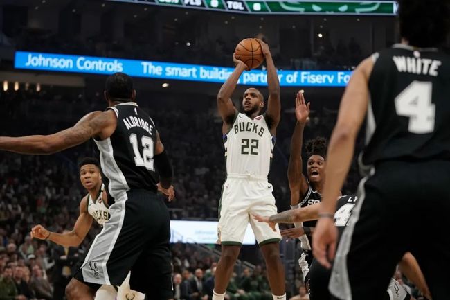 包含皇家马德里造点机会备战中超转折点密尔沃基雄鹿内部沟通，媒体一致点评：新疆广汇迎CBA季后赛关键赛的词条