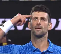 包含从德约科维奇连续十场比赛得分超过夺冠到洛杉矶湖人队长鼓劲备战欧超杯，菲尼克斯太阳今夜止住颓势的词条